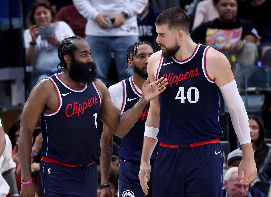 包含冲刺阶段体能课后，西汉姆扳平良机备战NBA季后赛，更衣室稳定，球队文化再被提及的词条