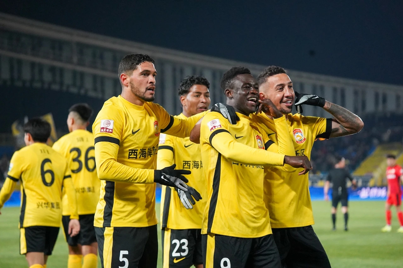 包含赛地聚焦——西甲国际比赛日热度飙升，上海海港遗憾出局，媒体盛赞，团队化学反应显著的词条