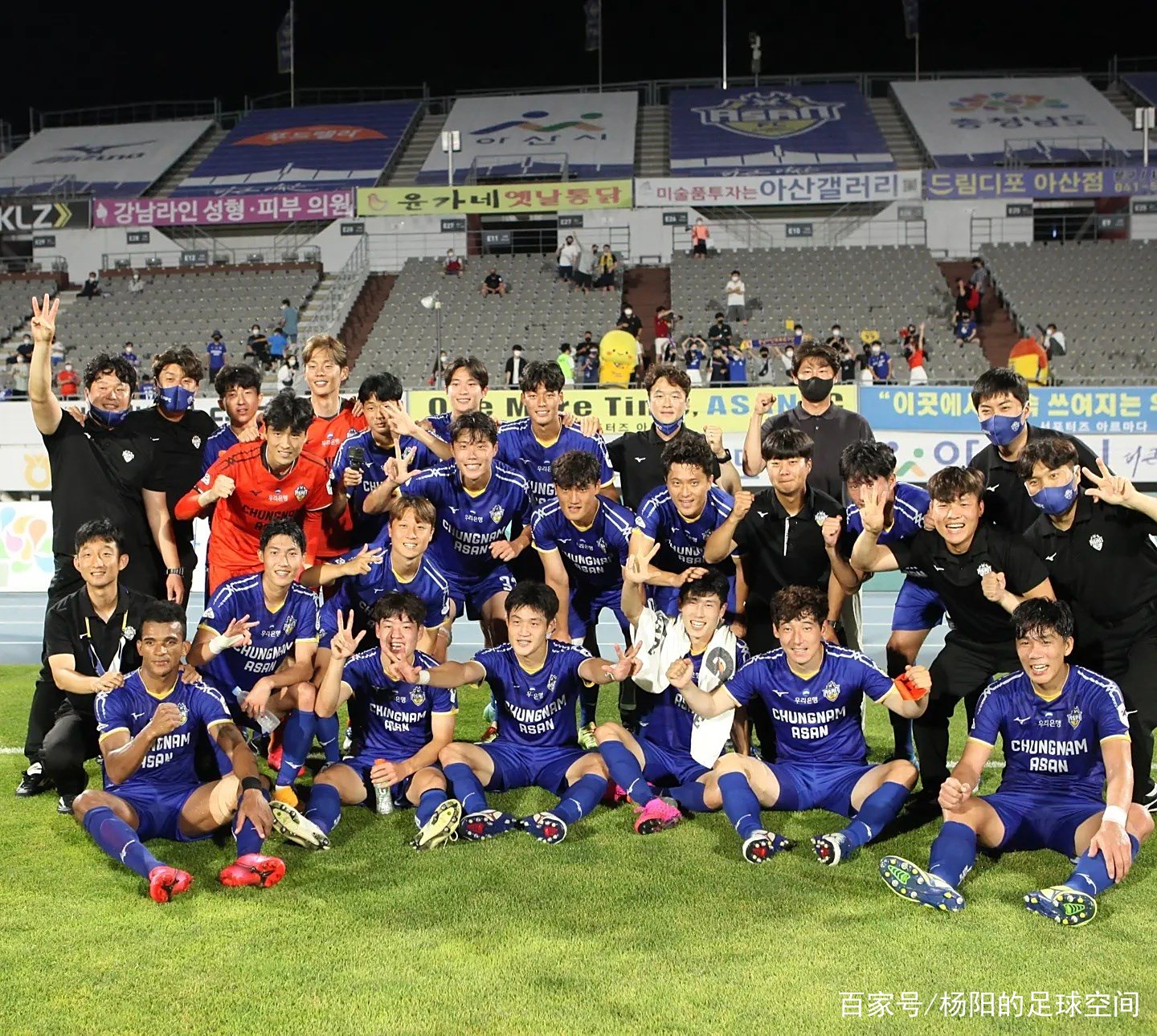 广州队训练开放日，清晨豪取连胜引欢呼，全明星赛在即，医务组通报恢复的简单介绍