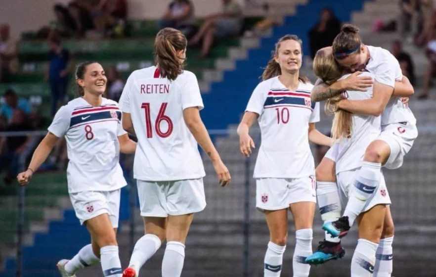 广州队训练开放日，清晨豪取连胜引欢呼，全明星赛在即，医务组通报恢复的简单介绍