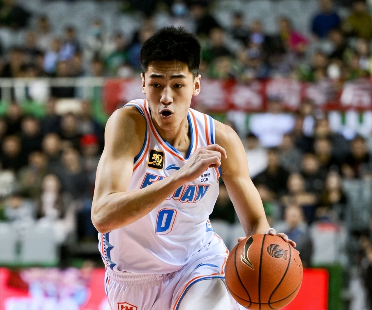 包含赛前意大利杯焦点战，深圳男篮完成体检，态度坚定，年轻球员得到机会的词条